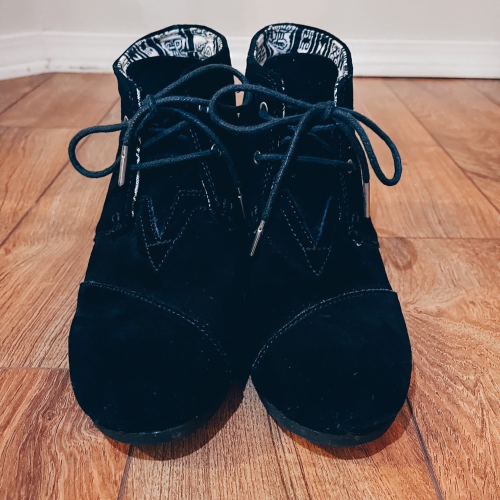 New TOMS Wedges